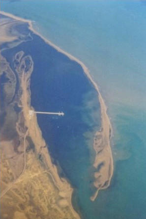 Vue aérienne de la flèche sableuse de Kalaat Landalous (Septembre 1998) | Artelia