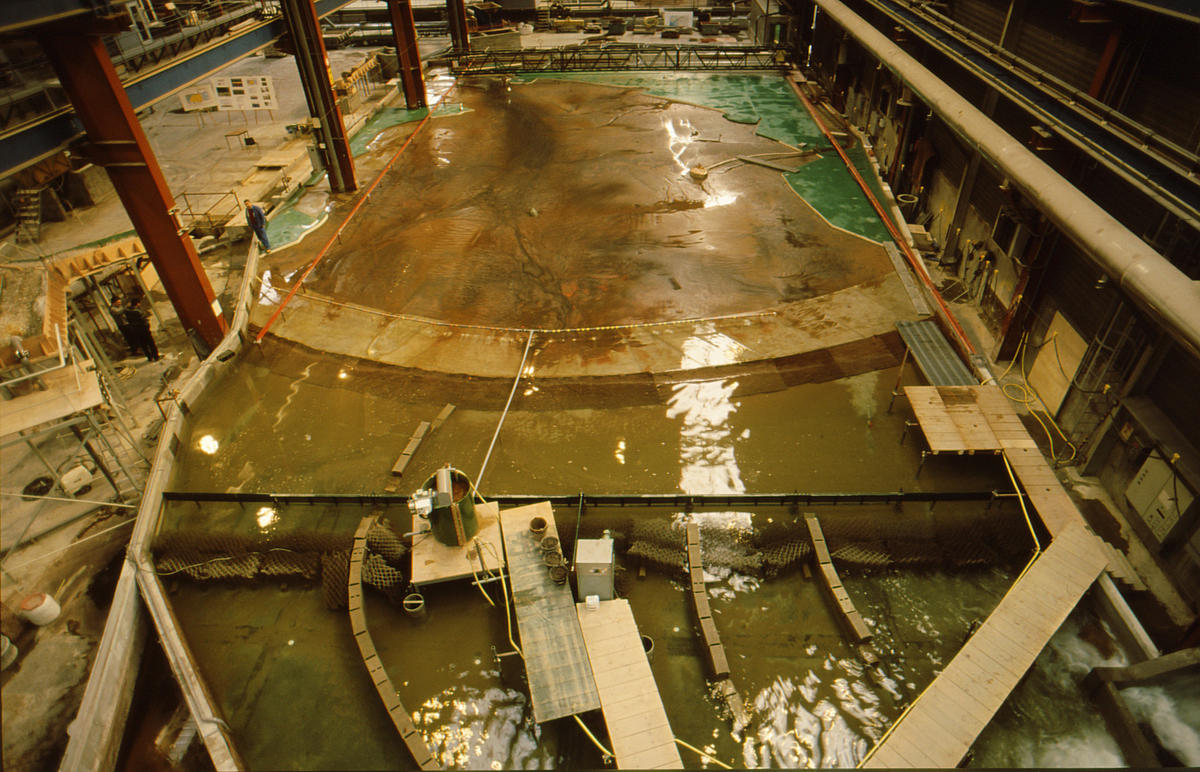 Modèle sédimentologique à fonds mobiles du Mont-Saint-Michel (1997) | Artelia Hydraulique