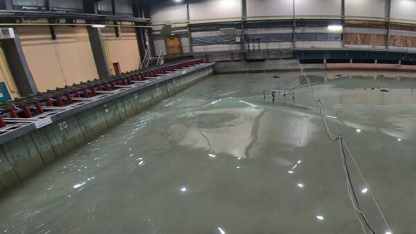 Génération d'une onde de Mach en bassin | Artelia
